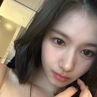 Minatozaki Sana(cô)