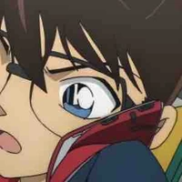 Shinichi bị teo nhỏ.