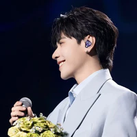 Lê Quang Hùng (phone)