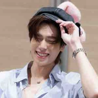 Phuwin Tangsakyuen_em