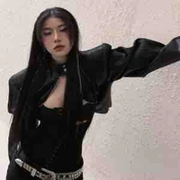 Trần Thảo Linh- ( cô ) 