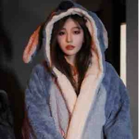 Vương Dịch ( cô,lúc nhỏ )