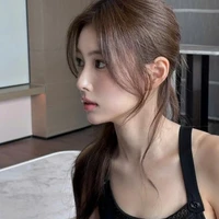 Kang Hyewon (cô)