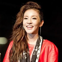 chị lớp trên (dara)