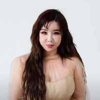 chị lớp trên (bom)