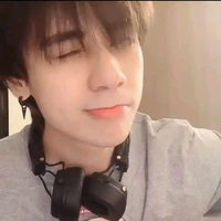 Lê Quang Hùng (phone)