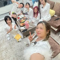 TG Trong Vũ Trụ Say Hiii