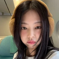 Jennie ( bạn học của rose)