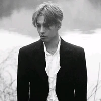 Dong Young Bae 🌞