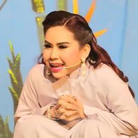 Ngọc Trinh ( tinh)