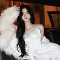 Ngọc Ý(mẹ các anh)