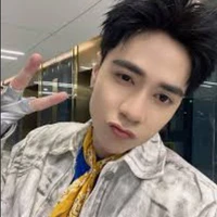 Quang  Hùng
