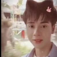 Lee Wkon Hùm (Pé Phone).