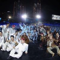 All trừ ai thì trừ