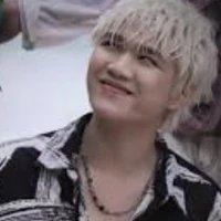 ai ở ngoài đường ó