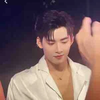 H.H.Hùng-Hùng Huỳnh