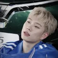 Dương đeo mic