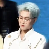 Hoàn đức duy [ cạp cạp ]