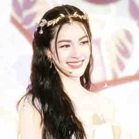 LingLingKwong ( Chị )