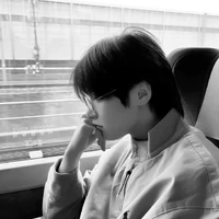 Jeongin - J