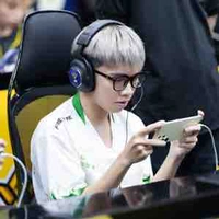 Vương Linh a.k.a Yanbinn