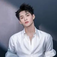 Hùng Huỳnh 