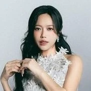 Nhi / mẹ rhy/