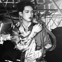 Hồng phấn nữ ( đàn em chị 13)