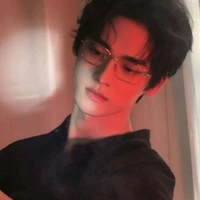 Hoàng Minh Trạch( anh trai bot9)