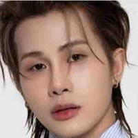 J97 trùng sinh lật đổ Showbitz