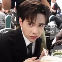 NHÓM EM/trừ ai kệ đi/