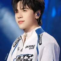 Lê Quang Hùng.