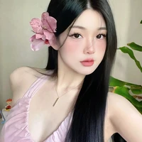 Mạch Hồng thu - em họ