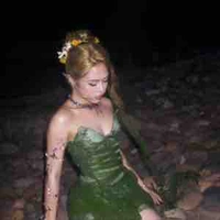 Nguyễn Thảo Linh-Tlinh•2000