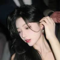 Hạ Uyển - mẹ nu9