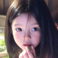 Kim Lạc Vy - ngày bé