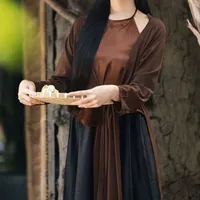 Con Thắm [hầu of Duy]