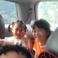 chị Vy và em Duyên