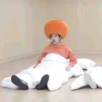 Tập lái xe chở Jay đi chơi