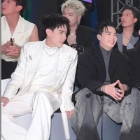 con nhỏ bị khùng