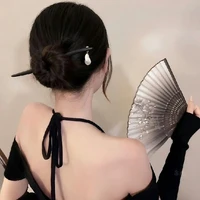 mẹ cô