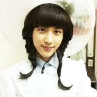 Thiếu nữ ><( t/g)