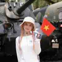 Nguyễn Hoàng Yến ( Cô )