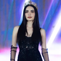 Charlotte Austin [ Cô ]