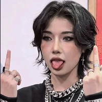 Lyhan/chị quản lí/