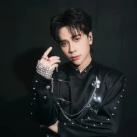 Q.Hùng