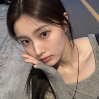 Kang Hyewon (cô)