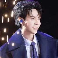 Quang Hùng ( anh cả )