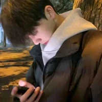 hoàng song tử ᐟ @𝐛𝐚𝐧𝐚𝐧𝐚𝟒𝐮 ᐟ 1