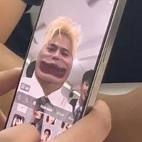 người bí ẩn thứ 2